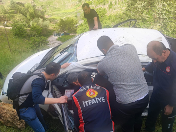 Bitlis&#039;te 3 aracın karıştığı trafik kazasında 5 kişi yaralandı