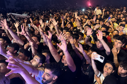 Çimentaş Elazığspor'un TFF 3. Lig'deki şampiyonluğu coşkuyla kutlandı