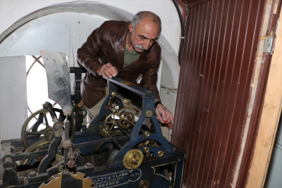 Tepsi minarenin saati Erzurumlulara 143 yıldır zamanı gösteriyor