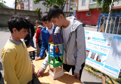 Erzurum&#039;da öğrenciler bilim fuarında çalışmalarını sergiledi