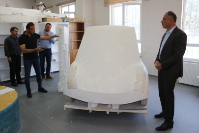 Ağrı'da öğretmenler atık malzemelerden elektrikli araç üretti