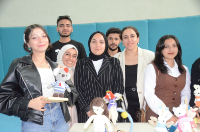 Kars&#039;ta üniversite öğrencileri "Waldorf ve Amigurumi Bebekleri" sergisi açtı