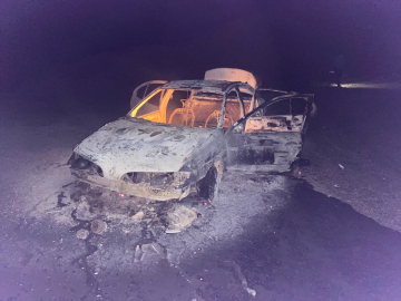 Muş&#039;ta seyir halindeyken alev alan otomobil kullanılamaz hale geldi