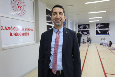 Elazığ&#039;da eskrimle tanışan minikler, milli sporcu olma hayaliyle kılıç sallıyor