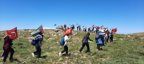 Van&#039;da akademisyenler ve öğrenciler, Filistinlilere destek için Gören Dağı&#039;na tırmandı