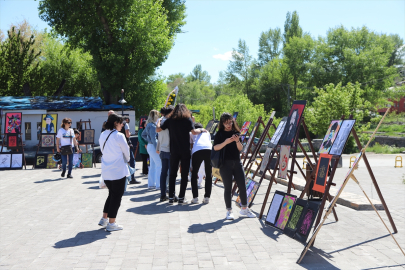Kars&#039;ta doktor ve öğrenciler Filistin&#039;e destek için kermes düzenledi