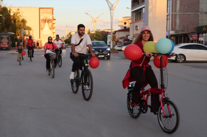 Van&#039;da bisiklet tutkunları farkındalık oluşturmak için pedal çevirdi