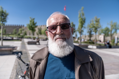 İlhami dede sağlıklı yaşam için günde yaklaşık 20 kilometre pedal çeviriyor