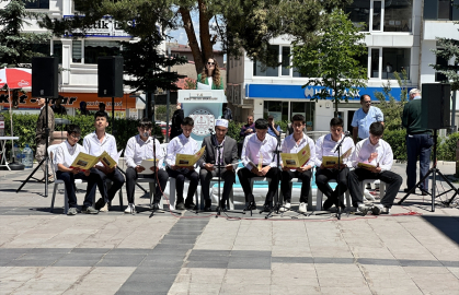 Erzurum&#039;da imam hatipli öğrencilerden Filistin yararına yıl sonu kermesi