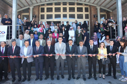 Ahlat'ta yıl sonu sergisi açıldı