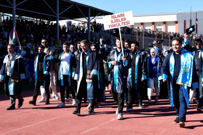 Bitlis Eren Üniversitesi&#039;nde 2 bin 390 öğrenci mezuniyet sevinci yaşadı