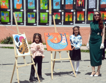 Sarıkamış&#039;ta "Minik ressamlar yıl sonu sergisi" açıldı