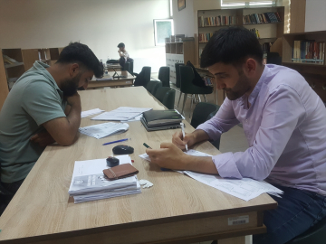 Solhan'da üniversite adayları sınava ilçe kütüphanesinde hazırlanıyor