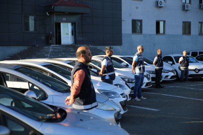 Depremde zarar gören otomobillere "change" işlemi yaptıkları iddiasıyla 21 kişiye gözaltı