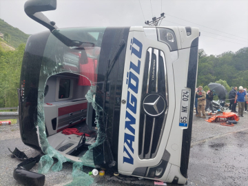 GÜNCELLEME - Bitlis'te otobüs ile kamyonun çarpışması sonucu 2 kişi öldü, 30 kişi yaralandı