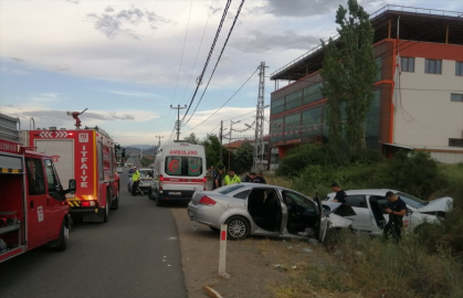 Malatya&#039;da 2 trafik kazasında 8 kişi yaralandı
