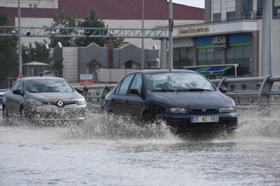 Van&#039;da sağanak etkili oldu