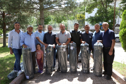 Dadrende&#039;de organik kayısı üreticilerine kurutma filesi dağıtıldı