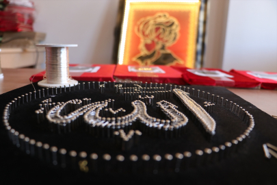 Filografi sanatıyla yaptığı ürünlerin gelirinin yarısını şehit ailelerine bağışlıyor