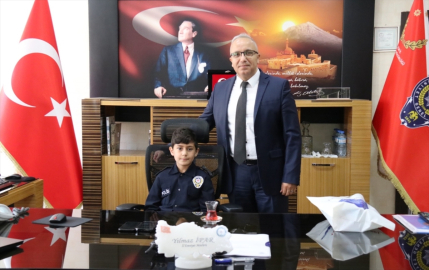 Ağrı&#039;da kalp nakli bekleyen çocuğun polislik hayali bir günlüğüne gerçeğe dönüştü