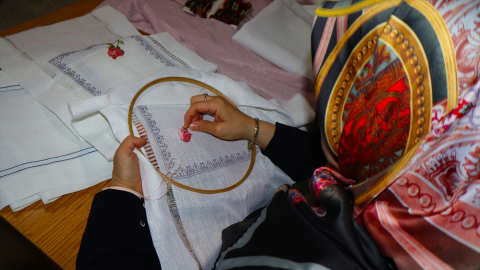 Iğdır'da üniversite öğrencileri ve kadınlar "kültürel motifleri" gelecek nesillere aktarıyor