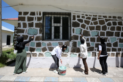 Muş&#039;ta üniversite öğrencilerinden oluşan "bakım ve eğlence timi" işbaşında