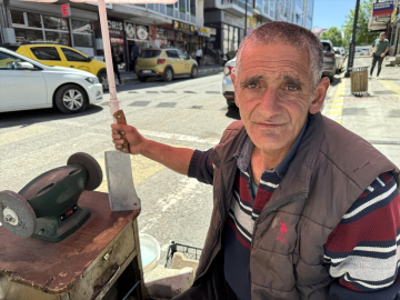 Ardahan'da bıçak ustaları, seyyar tezgahlarda Kurban Bayramı mesaisine başladı