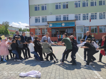 Ardahan'da öğrencilerin yıl sonu etkinliği renkli geçti