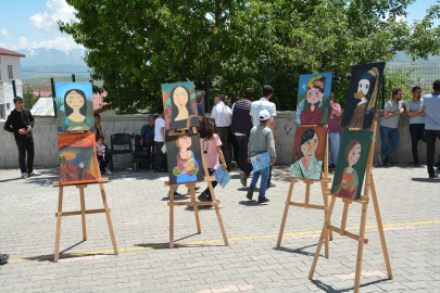 Bitlis&#039;te öğrencilerin 4 yılda hazırladığı eserler sergilendi