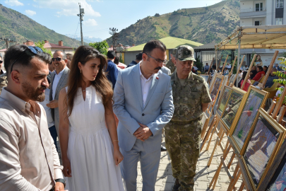 Şemdinli'de yıl sonu sergisi düzenlendi