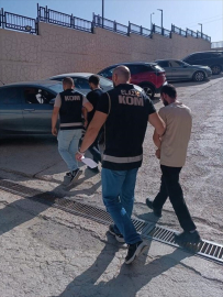 Elazığ&#039;da dolandırıcılık operasyonunda yakalanan 2 zanlı tutuklandı
