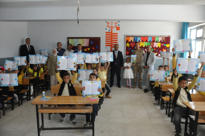 Bulanık&#039;ta öğrenciler karnelerini aldı