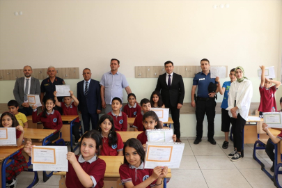 Keban&#039;da öğrenciler karnelerini aldı