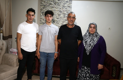 Fedakar babadan kansere yakalanan eşi ve 2 oğluna büyük destek