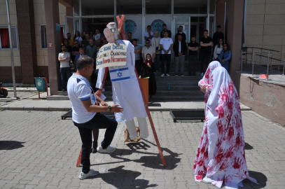Kars'ta üniversite öğrencileri, İsrail'in Filistin'e yönelik saldırılarını protesto etti