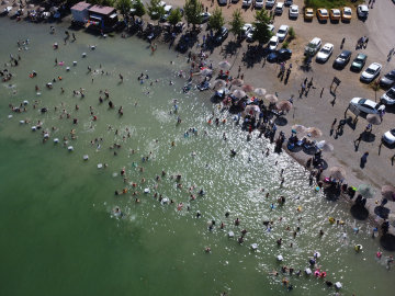 Elazığ&#039;da Hazar Gölü&#039;nde bayram yoğunluğu yaşanıyor
