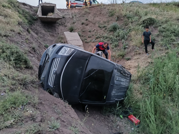 Ağrı&#039;da hafif ticari aracın şarampole devridiği kazada 4 kişi yaralandı