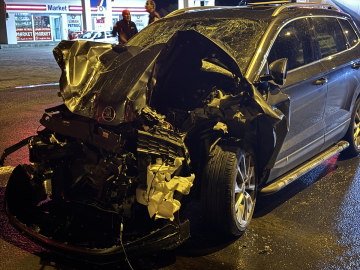 Ağrı&#039;da otomobil ile traktör çarpıştı 7 kişi yaralandı