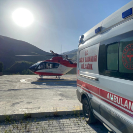 Van&#039;da ambulans helikopter 18 yaşındaki hasta için havalandı