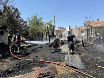 Elazığ&#039;da ahırda çıkan yangında 15 küçükbaş telef oldu