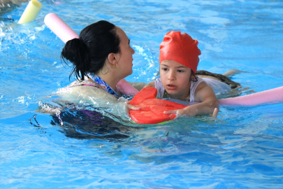 Elazığ&#039;da 6 yılda 37 bini aşkın çocuk yüzme öğrendi