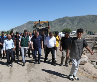 Kars Valisi Polat, selden etkilenen köylerde incelemelerde bulundu: