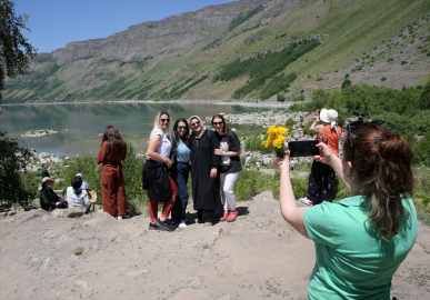 Nemrut Krater Gölü, bayram tatilinde doğaseverlerin tercihi oldu