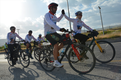 Bitlis&#039;te yarınki festival öncesi Van Gölü çevresinde bisiklet turu düzenlendi