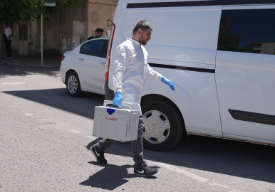 Erzurum&#039;da kuzeninin tabancayla kazara vurduğu çocuk yaralandı