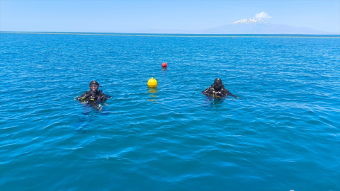 Van Gölü&#039;nde kaybolan genci arama çalışmaları sürüyor