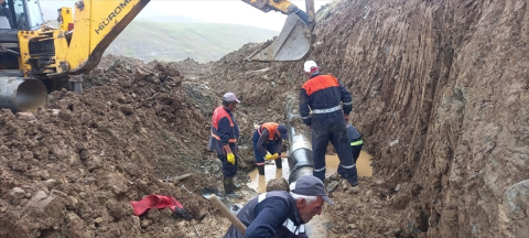 Hakkari&#039;de 3 bin 500 rakımdaki su hattında meydana gelen arıza giderildi