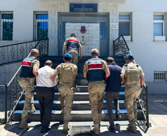 Erzurum'da bahçelerinde silahlı saldırıya uğrayan baba öldü, kızı yaralandı