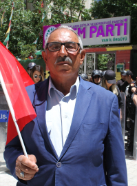 Vanlı aileler DEM Parti İl Başkanlığı önündeki eylemlerini sürdürdü