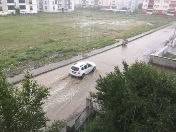 Erzurum ve Kars’ta sağanak etkili oldu